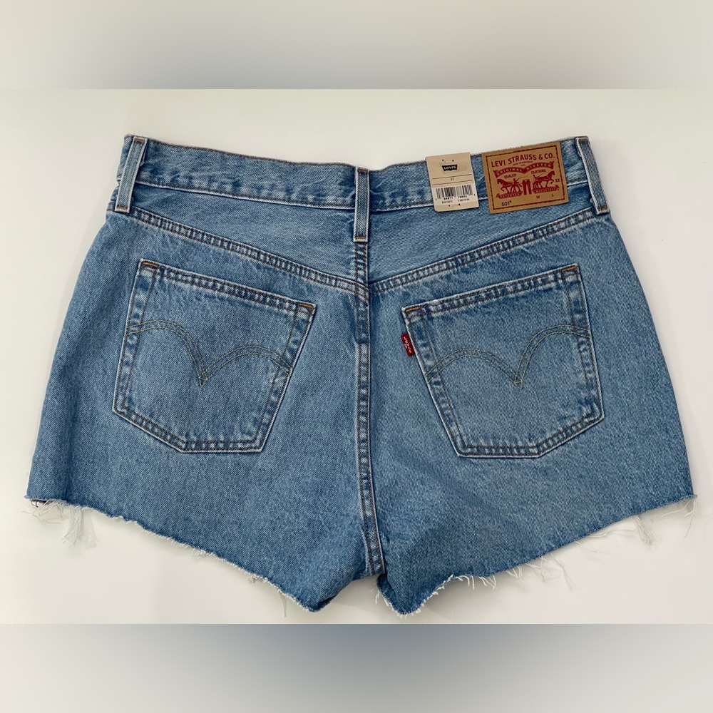 Levi's 501 Women's High-Rise Distressed Cut-Off Denim Shorts. Size 32